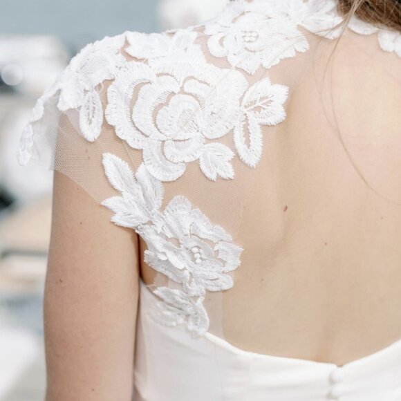 Nouvelle Amsale Amanda Wedding Gown Size 10 - Picture 7 of 10